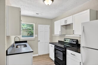 Building Photo - 437 Carver Ln