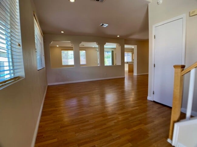 Building Photo - 9679 Ridgebluff Ave