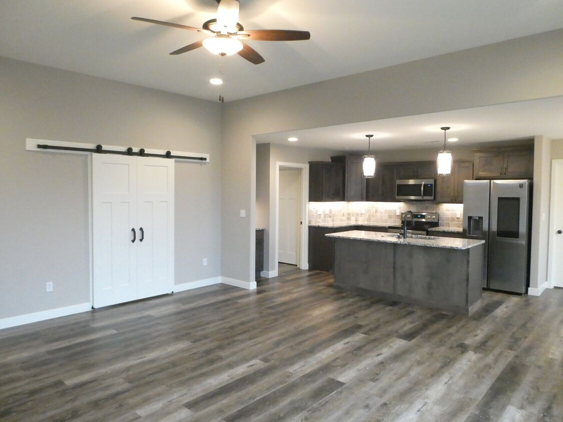 Foto principal - Beautiful NEW (2021) home in Ashland, MO