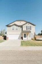 Building Photo - 1100 SW Colonial