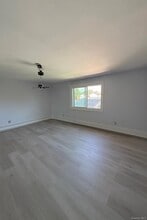 Building Photo - 518 9th St