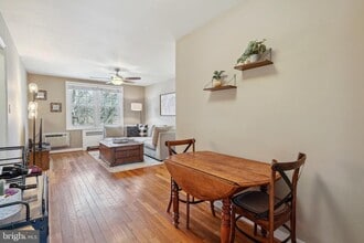 Building Photo - 216 N George Mason Dr