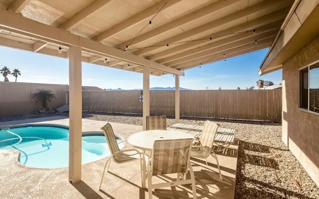 Building Photo - 830 Chalon Dr