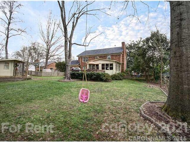 Foto del edificio - 2823 Goneaway Rd