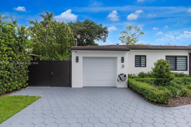 Foto del edificio - 5641 SW 67th Ave