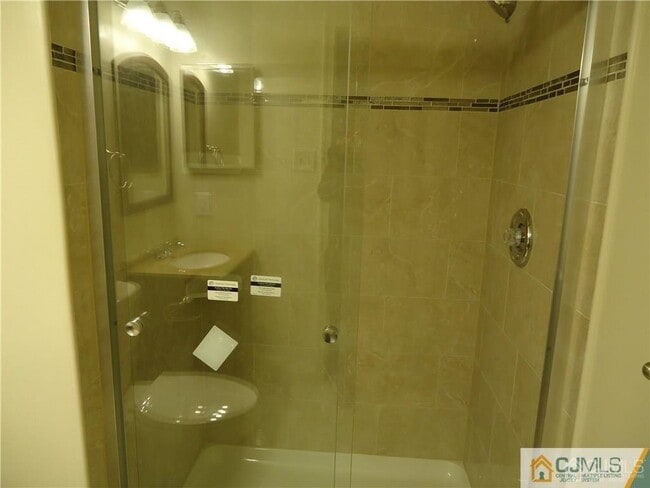 Foto del edificio - 80 Goodwin Dr