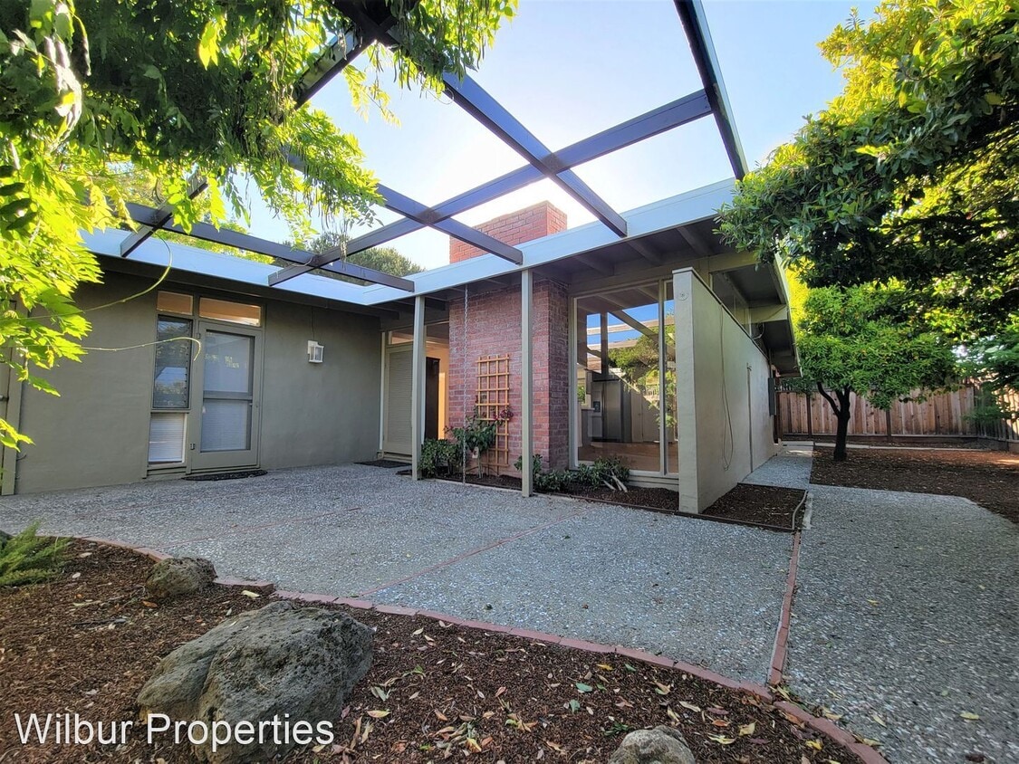 Primary Photo - 3 br, 2 bath House - 1063 Cardinal Way