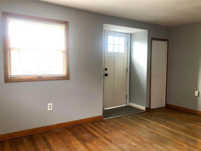 living room - 411 Locust St