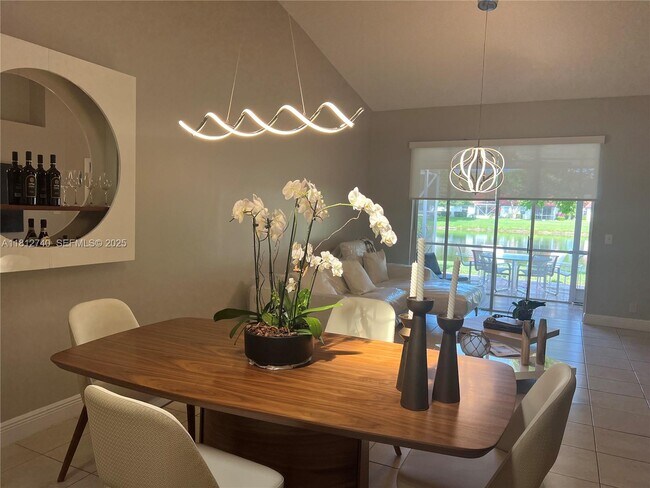 Foto del edificio - 18428 Vía Di Regina