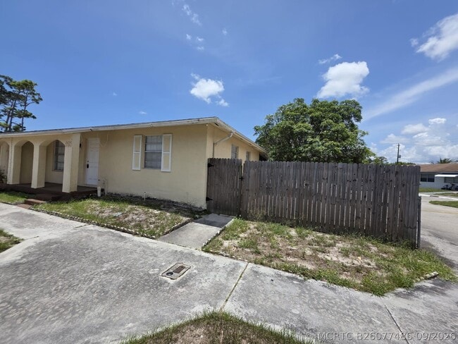 Foto del edificio - 978 Sumter Rd W