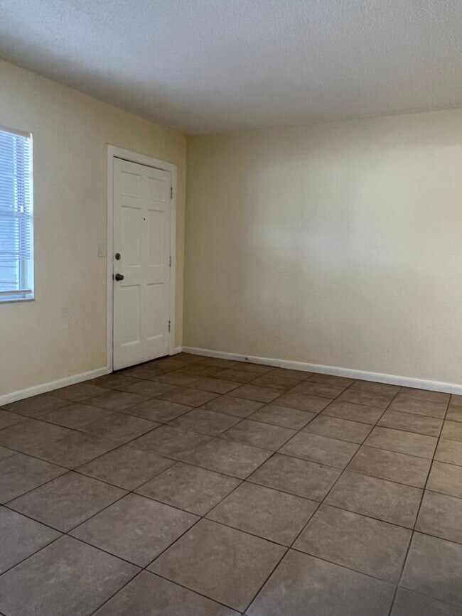 Foto del edificio - 2176 Winchester Rd N
