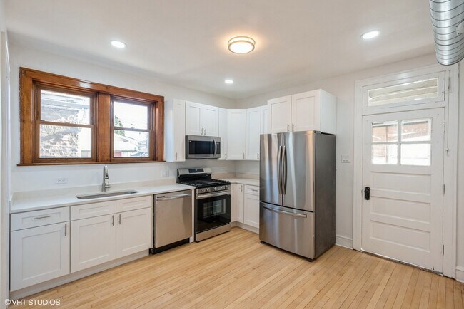 Building Photo - 4929 W Wolfram St