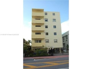 Building Photo - 1334 Collins Ave