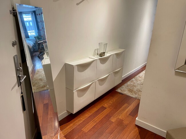 Entryway - 121 E 23rd St