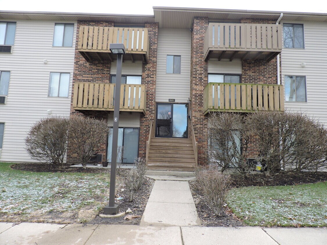 746 Prescott Dr Unit 106, Roselle, IL 60172 Condo for Rent in Roselle