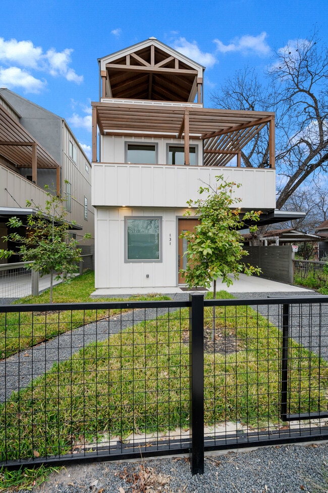 Building Photo - 131 E Fest St