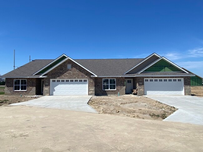 Building Photo - 2001 Serenade Ln
