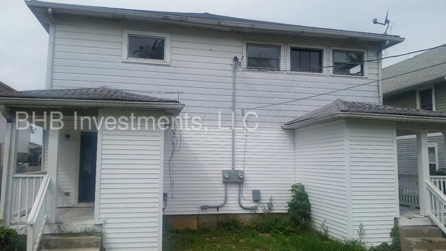 Building Photo - TWO BEDROOM WITH BONUS ROOM