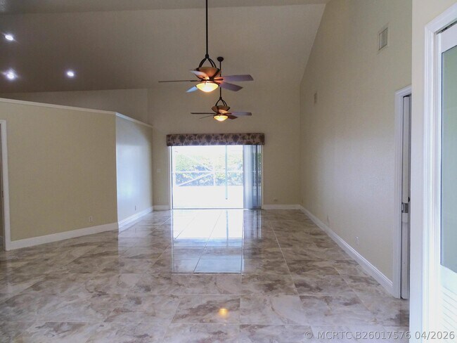 Building Photo - 6325 Winding Lake Dr