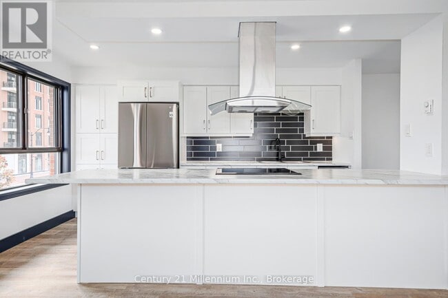 Building Photo - 250 Hurontario St