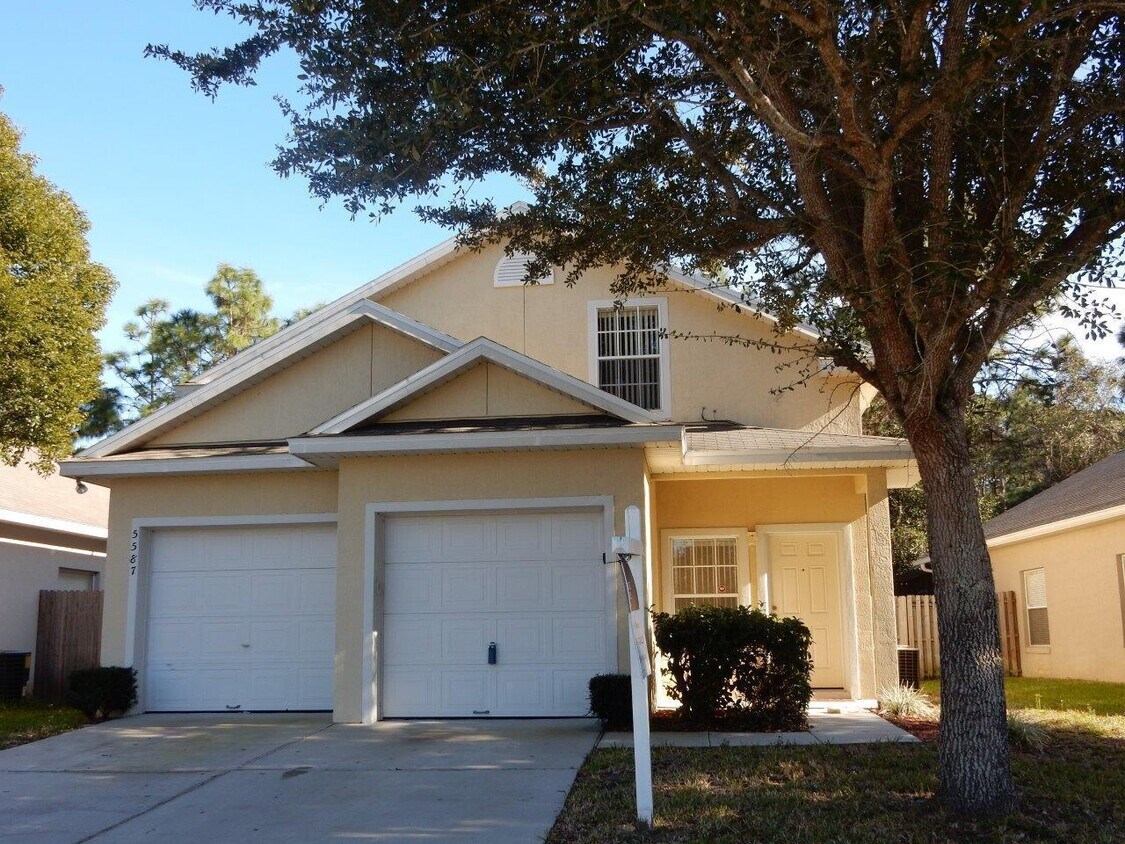 Foto principal - Nice 4/2 Two-Story Home in Seminole County...