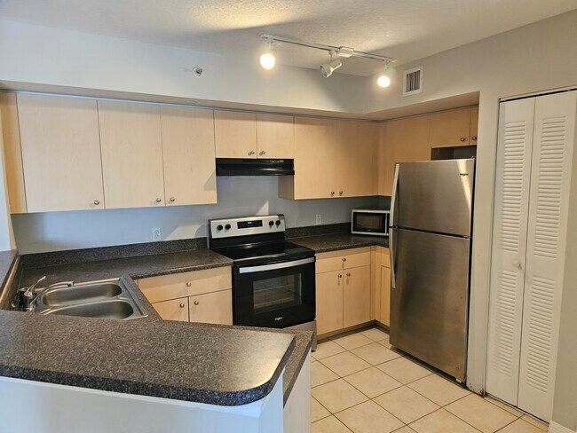 Building Photo - 4211 San Marino Blvd