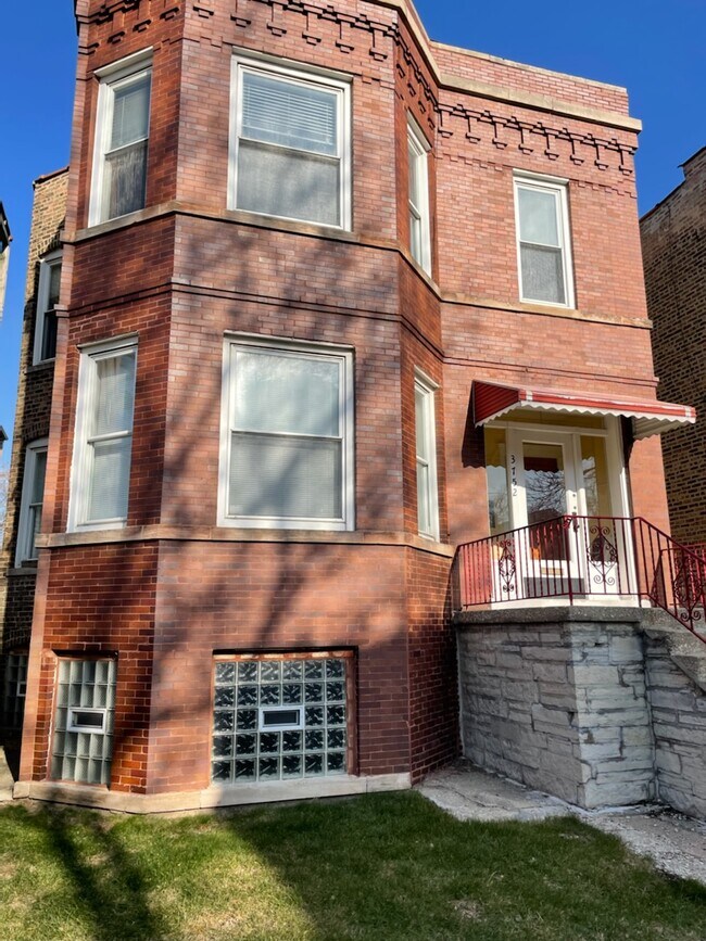 Foto del edificio - 3752 W Dickens Ave