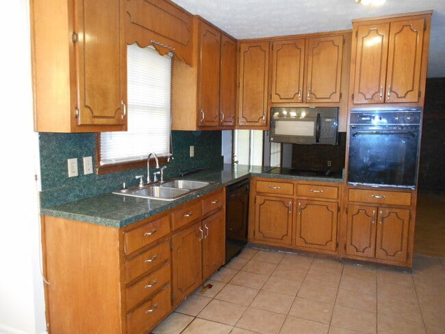 Building Photo - Nice Home in Desirable McDonough School Di...
