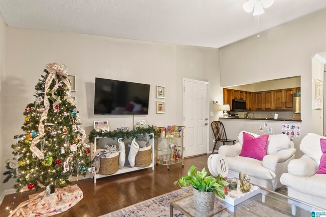 Building Photo - 120 15th St E