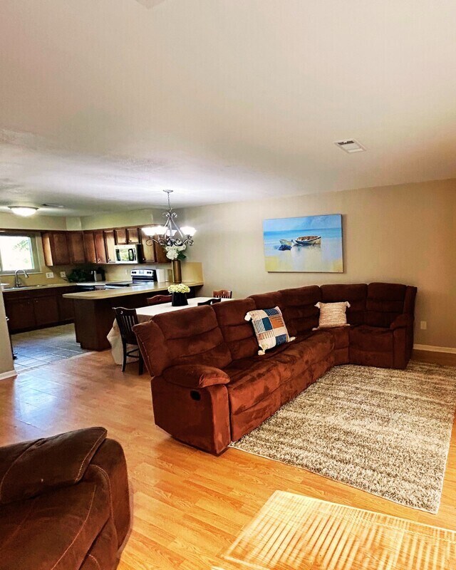 Foto del edificio - 300 Lucy Ln