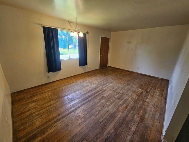 Building Photo - 3 Bedroom 1 Bathroom Home For Rent in Tehama!