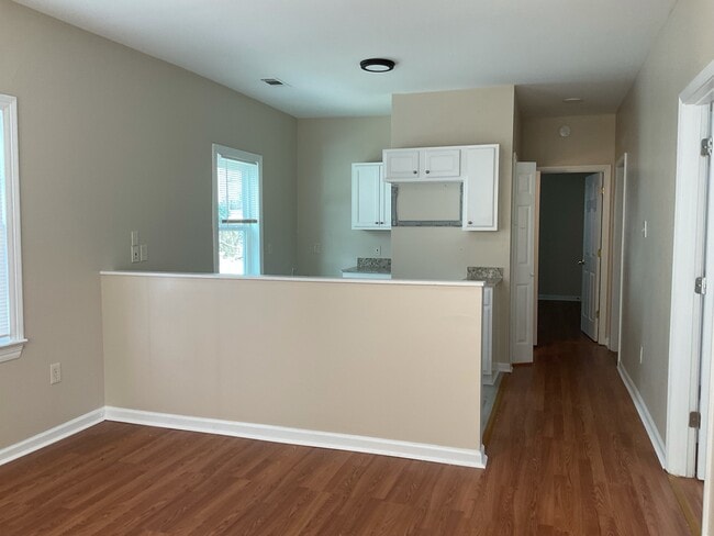 Building Photo - 266 W Garfield St