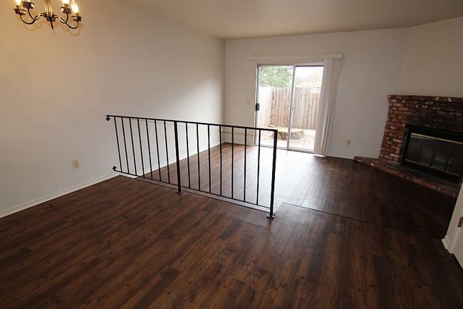 Building Photo - 6700 Alcantara Ave