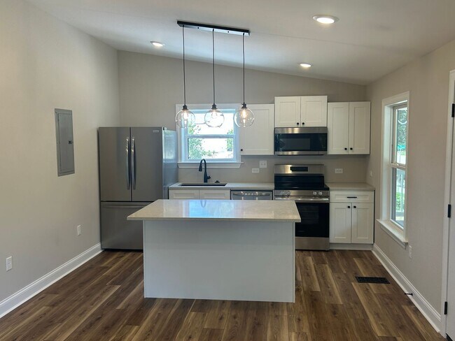 Foto del edificio - Fully Remodeled One Bed/One Bath Cottage