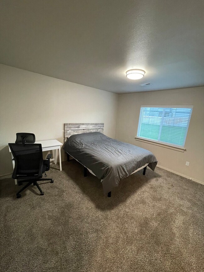 Foto del edificio - 601 S Kent St