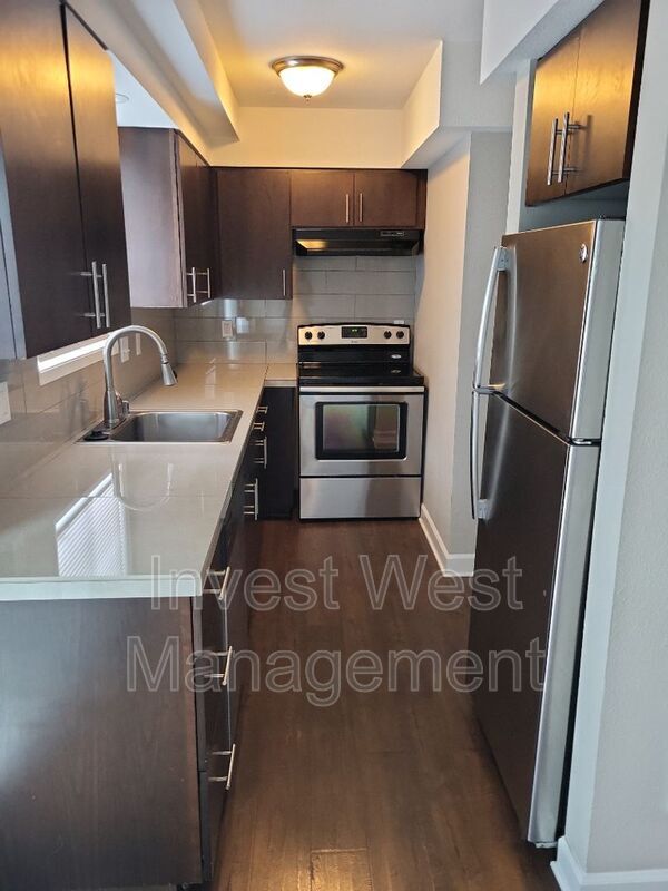 Foto del edificio - 3015 E 20th St