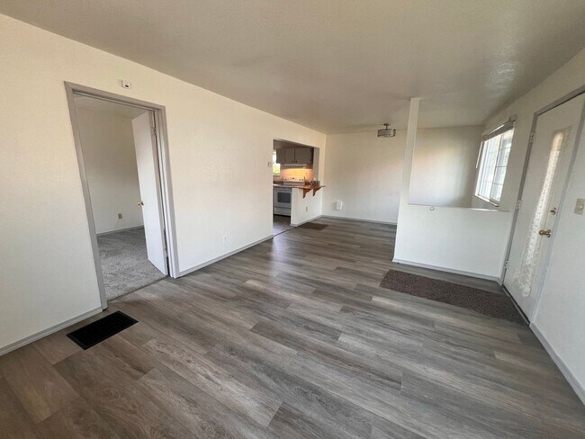 Foto del edificio - 2 Bedroom 1 Bathroom House!