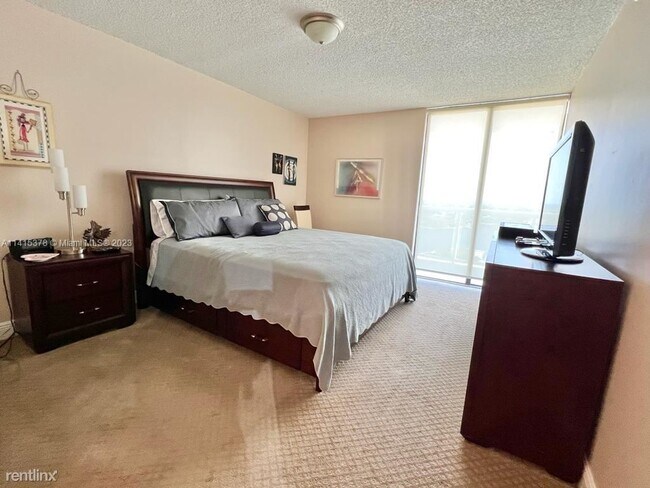 Building Photo - 3 br, 3 bath Condo - 20505 E Country Club ...