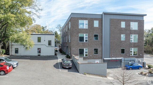 Parking Lot - The Pearl & The Jewel