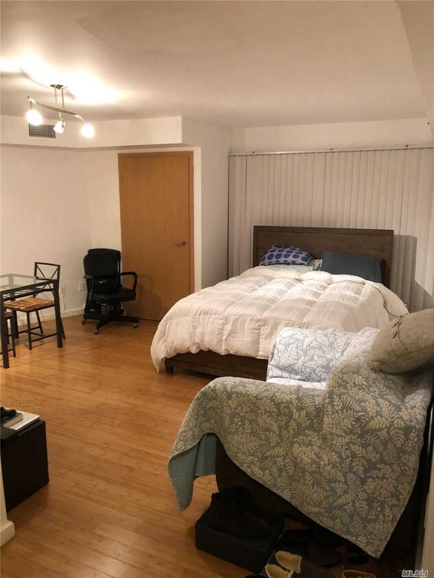 Foto principal - 81-14 Queens Blvd