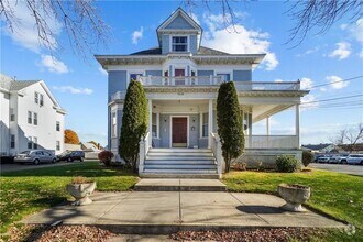 Building Photo - 1536 Cranston St