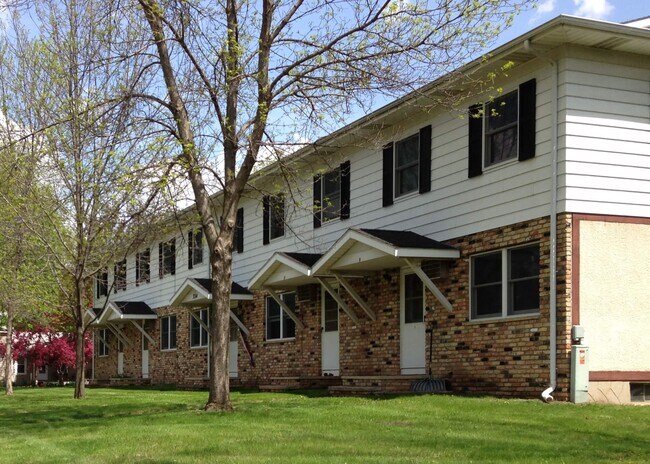 Casas adosadas de la calle 4 - 334 4th St N