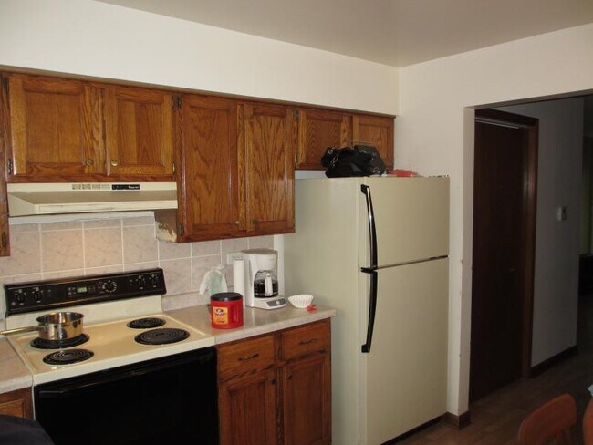 Building Photo - 1208 WHISPERING HILLS CT #2A