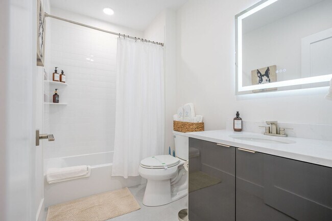 Building Photo - 38 Hichborn St