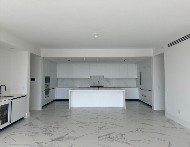 Building Photo - 160 Isle of Venice Dr