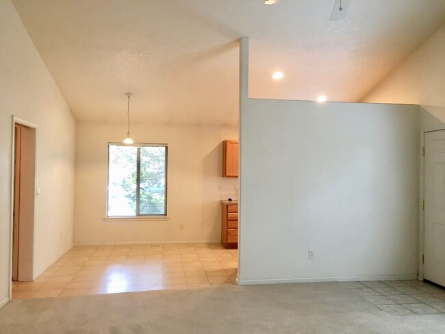 Foto del edificio - 1297 NE Dawson Dr