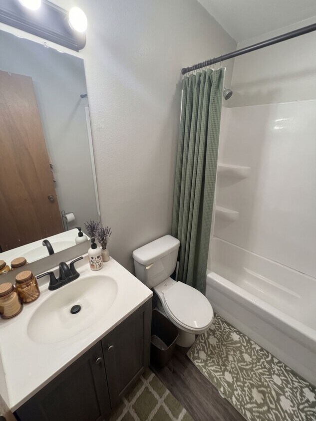 Foto del edificio - 1344 Meadow Ln