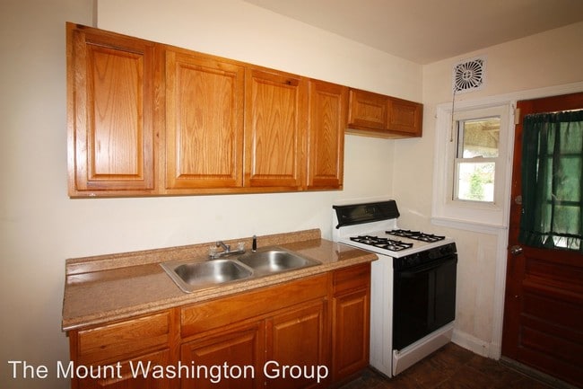 Building Photo - 8012 Kavanagh Rd