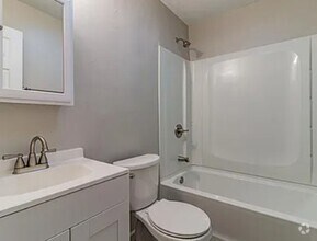 Building Photo - 1501 Queens Way