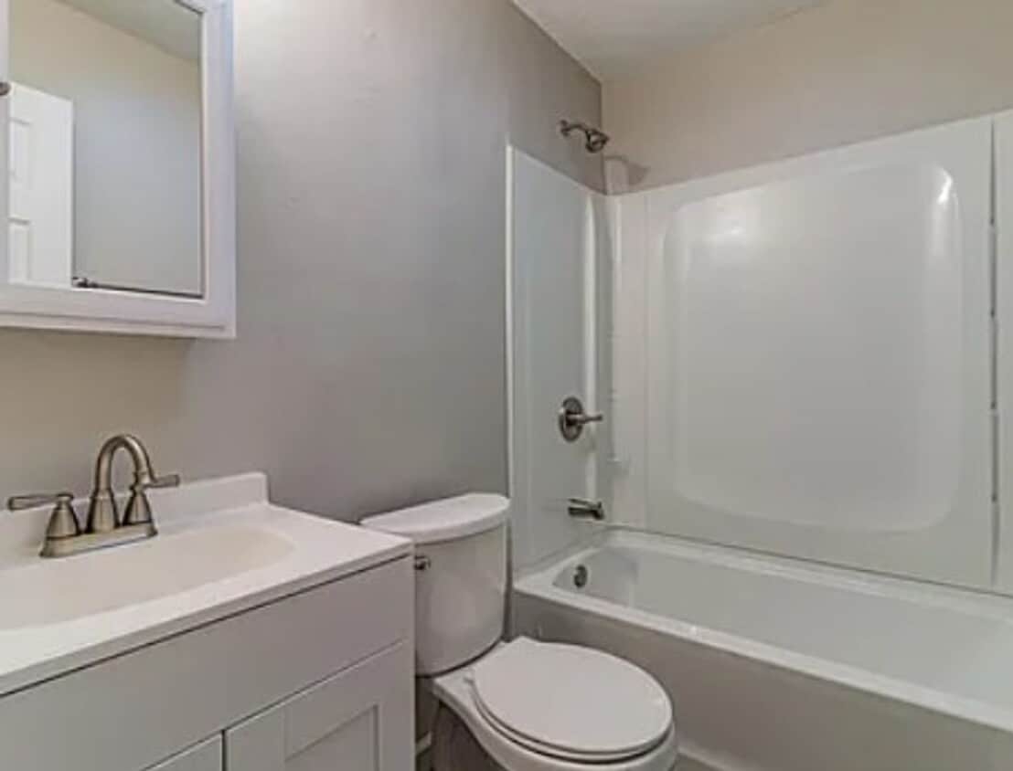 Primary Photo - 1501 Queens Way